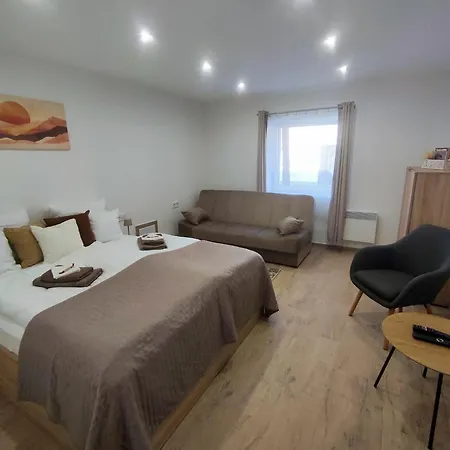 B30 Apartmanok, * Eger