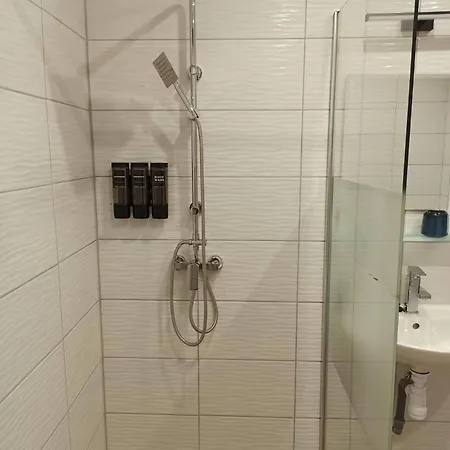 B30 Apartmanok, Eger