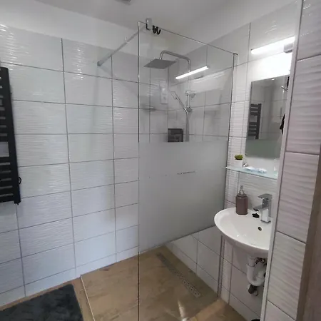 B30 Apartmanok, Appartamento *